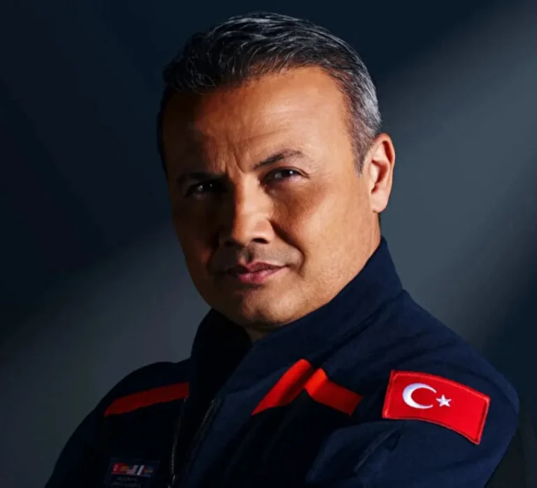 Alper Gezeravcı Kimdir?