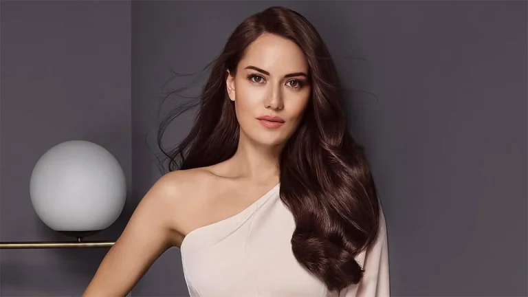 Fahriye Evcen Kimdir?
