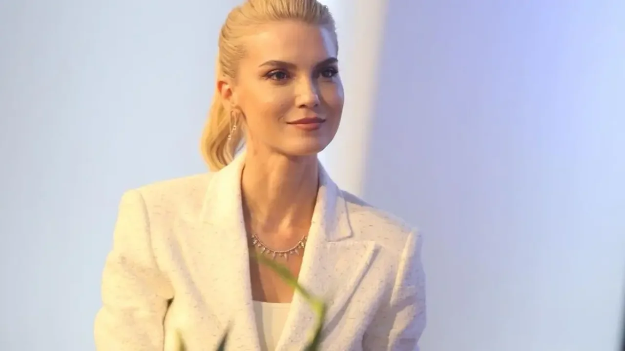 Pelin Çift Kimdir?