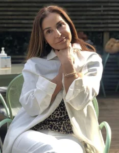 Derya Tuna Kimdir?