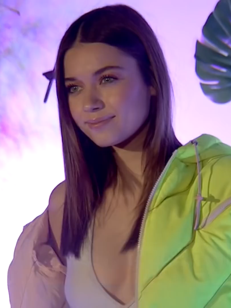 Afra Saraçoğlu Kimdir?
