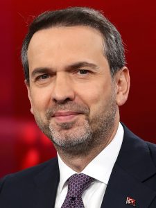 Alparslan Bayraktar Kimdir?