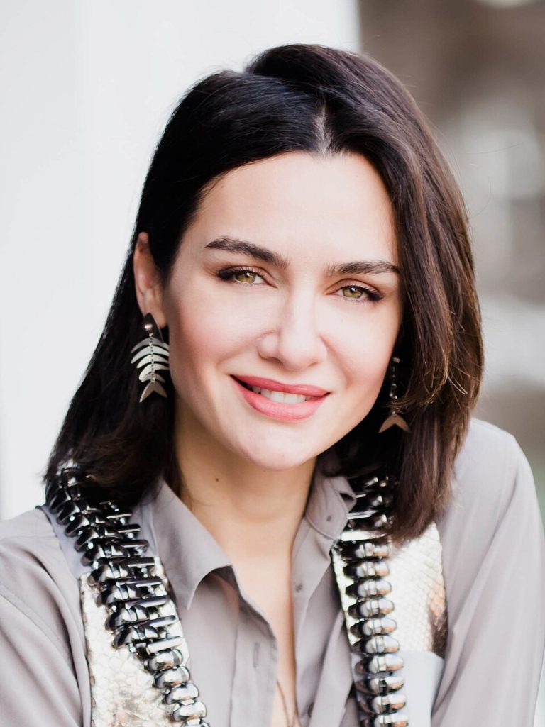 Birce Akalay Kimdir?
