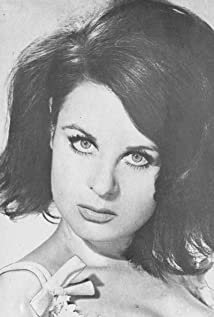 Fatma Girik Kimdir?