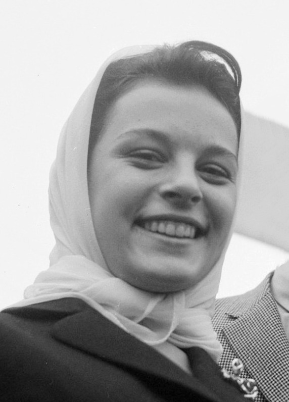Hülya Koçyiğit Kimdir?