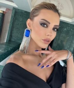 Doya Doya Moda Hülya Yenidoğmuş Kimdir? Nereli? Kaç Yaşında? Boyu, Kilosu Kaç? Hangi Dizilerde Oynadı?