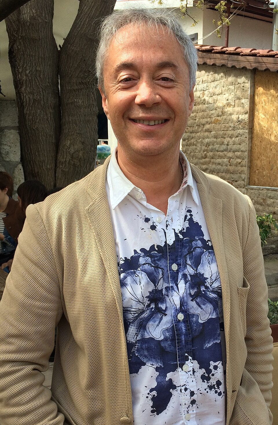Metin Uca Kimdir?