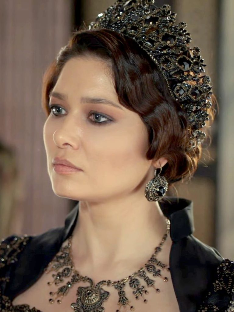 Nurgül Yeşilçay Kimdir?