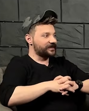 Oğuzhan Uğur Kimdir?