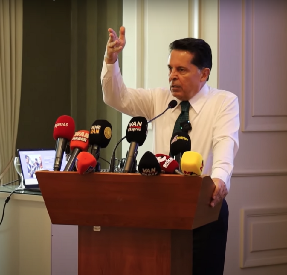 Prof. Dr. Ahmet Özer Kimdir?