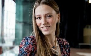 Serenay Sarıkaya Kimdir? Kaç Yaşında ve Nereli? Boyu, Kilosu Kaç? Oynadığı Diziler?