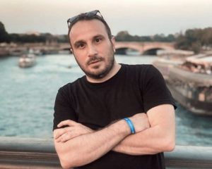 Uras Benlioğlu Kimdir? Aslen Nerelidir? Kaç Yaşında? Boyu, Kilosu Kaç? Kiminle Evli?